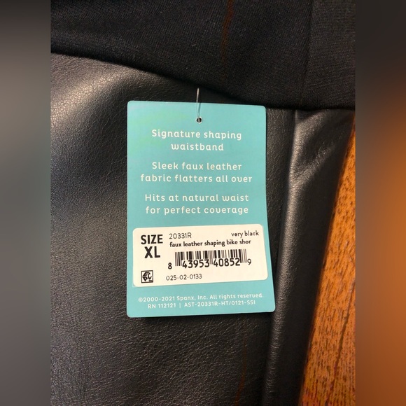 Assets by Spanx Faux Leather Bike Shorts XL - Picture 6 of 10